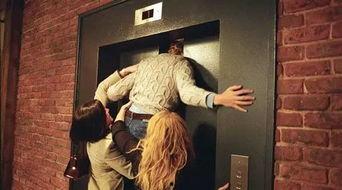 电梯惊魂,一场生死瞬间的生死较量